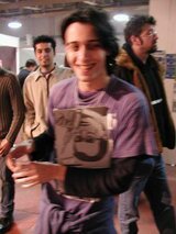 alberto dei verdena, a faenza, al MEI 2001, e' un po' shekerato... non so se s'e' mosso lui o il fotografo... lui.