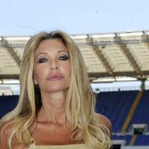 La giornalista RAI Paola Ferrari ha deciso di querelare Twitter per via di alcuni commenti ritenuti offensivi nei suoi confronti