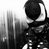 Dietro la maschera: la storia Sir Bob Cornelius Rifo