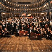 “Tutto molto interessante” di Fabio Rovazzi suonata da un'orchestra