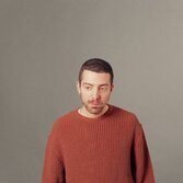 Francesco Sgrò, storia di un cantante domestico
