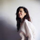 Sabina Sciubba e quella spinetta immersa nel verde