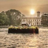 Alessandro Martire al piano sul lago di Como per il progetto LEJ