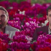 Dimartino e Colapesce in uno still dal video "Musica leggerissima"