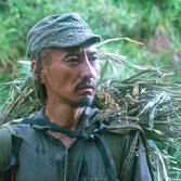 Tsuda Kanji nei panni di Hiroo Onoda nel film "Onoda – 10 000 notti nella giungla"