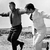 Anthony Quinn, a sinistra, in una scena di "Zorba" assieme a Basil aka Alan Bates
