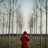 Marco Fracasia nel bosco d'inverno - foto di Ludovica De Santis
