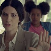 Lo "Sliding Doors" crudo e squacquerone di Laura Pausini