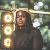 Lina Simons: good vibes tra Londra, Benevento e la Nigeria