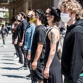 Lodo Guenzi, Levante, Cosmo e Wrongonyou alla manifestazione in Piazza Duomo a Milano nel giugno del 2020, foto di Elena Di Vincenzo
