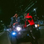 Big CityLife: un giro in limousine sotto le torri di Milano per flexare senza motivo