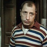 Pippo Franco interpreta uno dei suoi personaggi