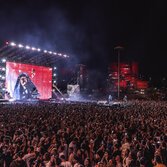 Geolier live e le Vele sullo sfondo, foto Red Bull Content Pool