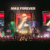 Tutte le canzoni del tour di Max Pezzali, da quella che gasa di più a quella che gasa (un po') di meno