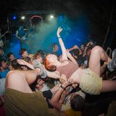 Stage diving su stage diving – foto di Luca Secchi