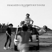 I RAGAZZI COI GOMITI SUI TAVOLI