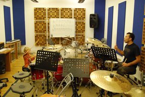 A lezione di Batteria con Eugenio Mori