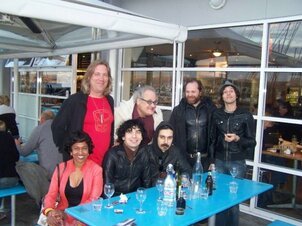 Varuni, Brian, Appino, Eugenio Chadbourne, Karim, Toffler e Ufo