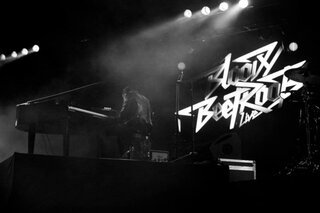 Live, pic by Adri Law