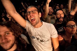 Il pubblico scatenato sotto il palco dei Marta Sui Tubi