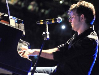 al piano al "Premio Bindi 2011"