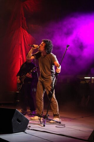 LIVE4.jpg