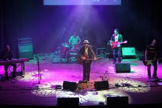 Esmen live