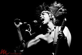 http://www.rockit.it/honeybird