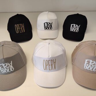 Cappellino bianco logo Opera oro
