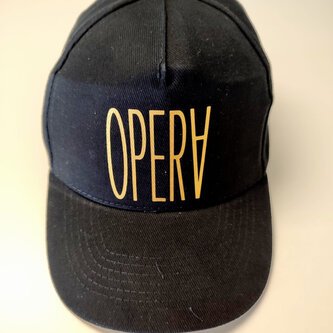 Cappellino nero logo Opera oro