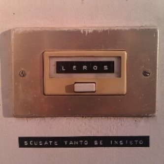 Copertina dell'album SCUSATE TANTO SE INSISTO, di Leros