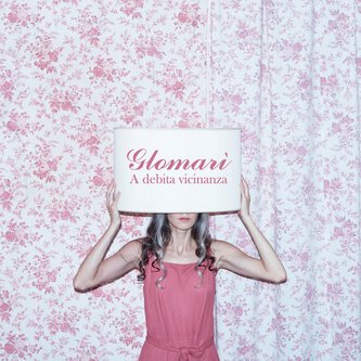 Copertina dell'album A debita vicinanza, di Glomarì