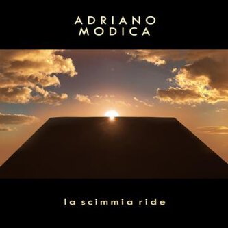 La scimmia  ride