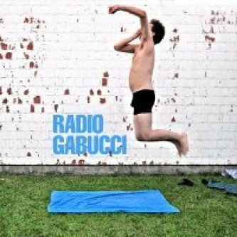 Copertina dell'album Niente di nuovo sotto la pioggia, di Radio Gabucci