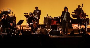 Vinicio Capossela e la sua orchestra
