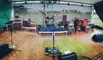 Gunash stage Bianconiglio Live
