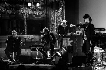 Vinicio Capossela e la sua orchestra