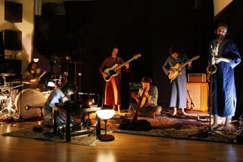 Electric Kuru live (1600x1066).jpg