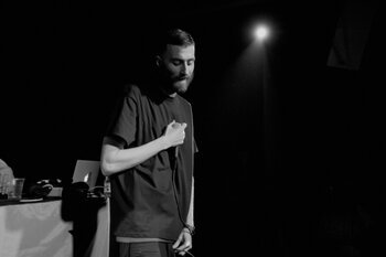 Mecna sul palco del Biko
