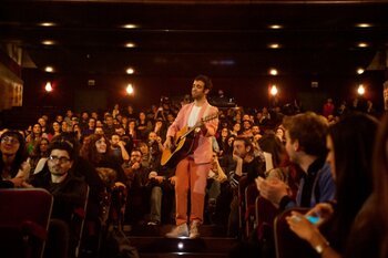 Colapesce tra il pubblico del Teatro Parenti