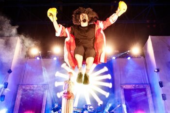 Caparezza fomenta il pubblico