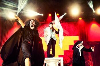 Caparezza sul palco