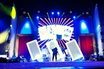 Una delle scenografie del concerto