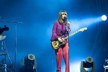 Carmen Consoli sul palco del Forum di Milano