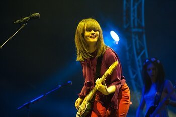 Carmen Consoli sul palco del Forum di Milano