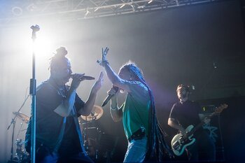 Gli Africa Unite sul palco
