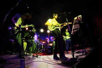 I Syne on stage