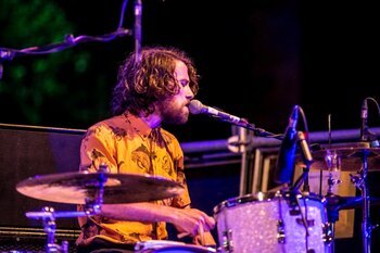La band di Colapesce sul palco della Festa della Musica di Parma