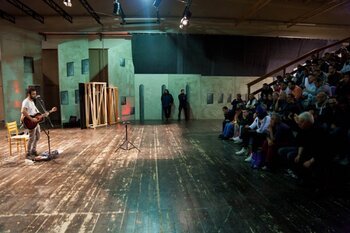 Il concerto di Colapesce nel carcere
