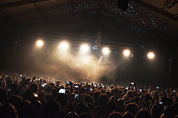 Brunori Sas sul palco della Casa della Musica di Napoli